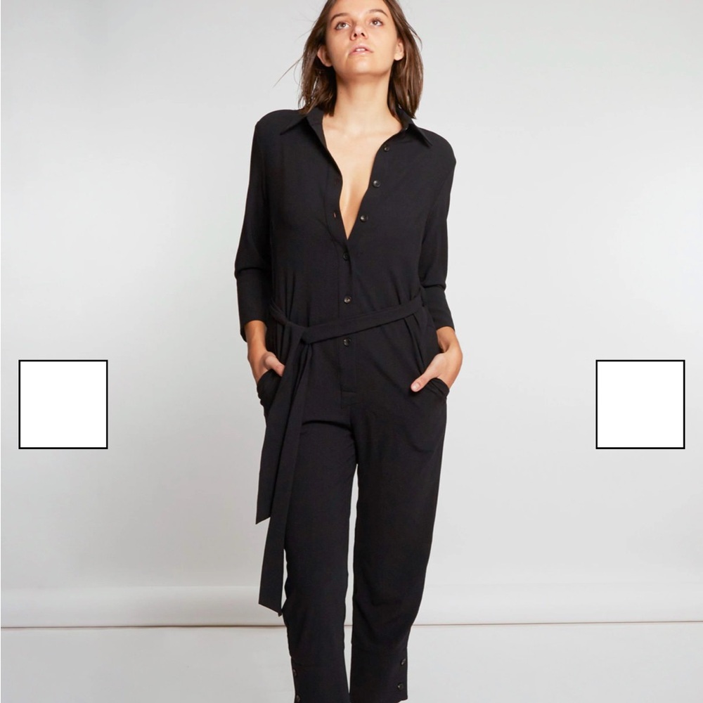 Sophisticated Black Jumpsuit with V-Neck and Tie Waist